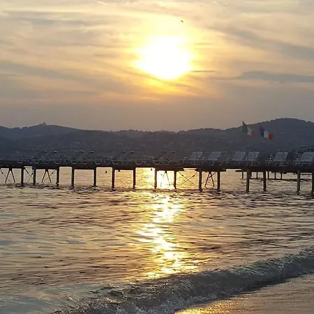 3 Pieces Centre Juan Les Pins Avec Parking Prive 앙티브